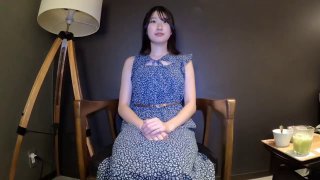 年轻的大学女孩喜欢和成熟的男人睡觉